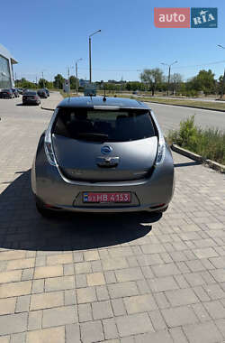 Хэтчбек Nissan Leaf 2014 в 
