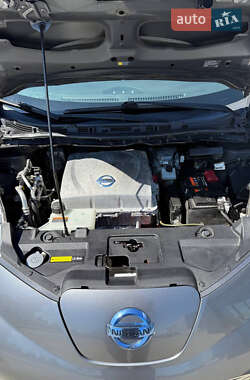 Хэтчбек Nissan Leaf 2014 в 