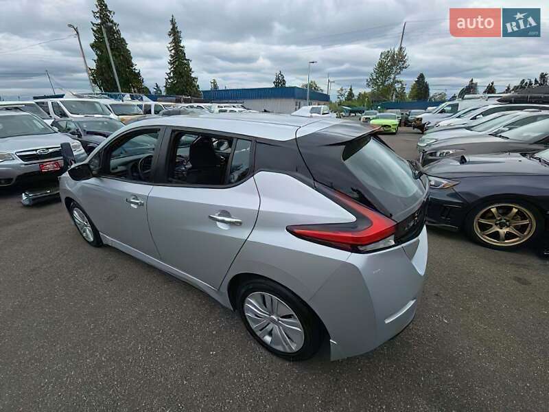 Хетчбек Nissan Leaf 2023 в Умані