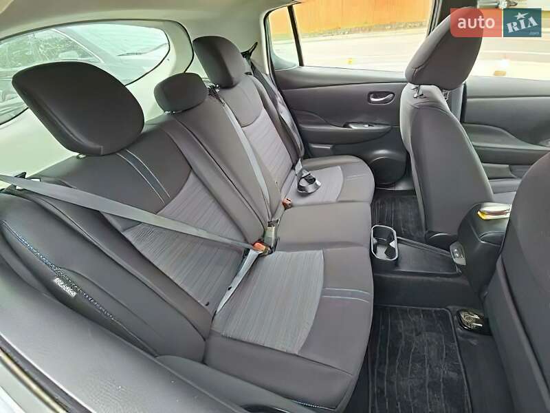 Хетчбек Nissan Leaf 2023 в Умані