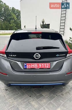 Хэтчбек Nissan Leaf 2021 в 