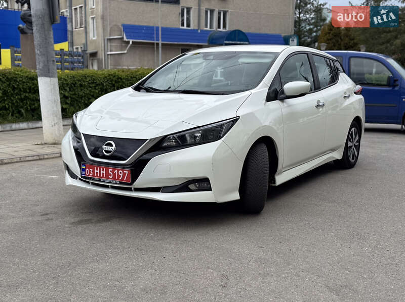 Хэтчбек Nissan Leaf 2021 в 