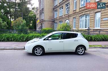 Хетчбек Nissan Leaf 2011 в 