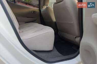 Хетчбек Nissan Leaf 2011 в 