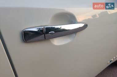 Хетчбек Nissan Leaf 2011 в 