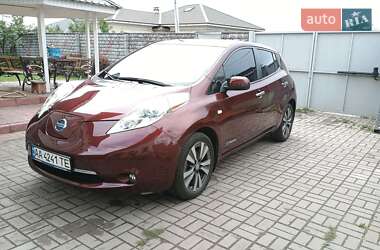Хэтчбек Nissan Leaf 2015 в 
