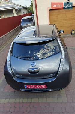 Хэтчбек Nissan Leaf 2015 в 