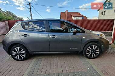 Хэтчбек Nissan Leaf 2015 в 