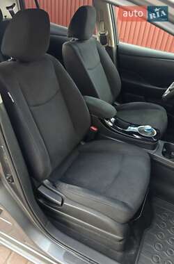 Хэтчбек Nissan Leaf 2015 в 