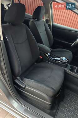 Хэтчбек Nissan Leaf 2015 в 
