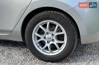 Хэтчбек Nissan Leaf 2014 в 