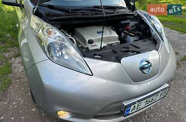 Хэтчбек Nissan Leaf 2014 в 