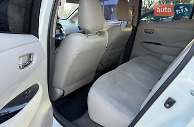 Хэтчбек Nissan Leaf 2012 в 