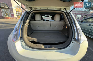 Хэтчбек Nissan Leaf 2012 в 