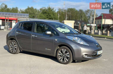 Хэтчбек Nissan Leaf 2014 в 