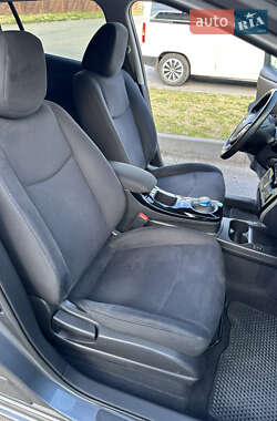 Хэтчбек Nissan Leaf 2014 в 