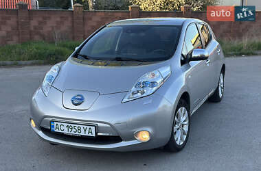 Хэтчбек Nissan Leaf 2013 в 