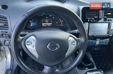 Хэтчбек Nissan Leaf 2013 в 