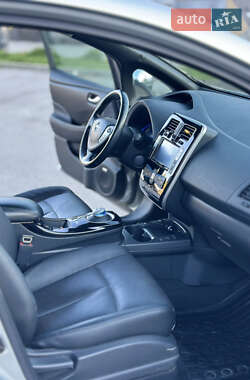 Хэтчбек Nissan Leaf 2013 в 