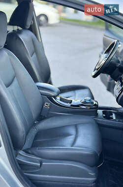 Хэтчбек Nissan Leaf 2013 в 