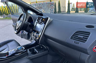 Хэтчбек Nissan Leaf 2013 в 