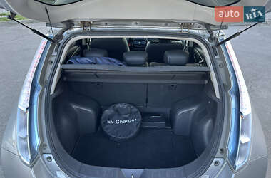 Хэтчбек Nissan Leaf 2013 в 