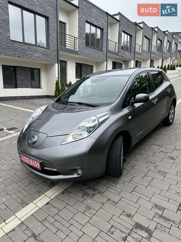 Хэтчбек Nissan Leaf 2013 в 