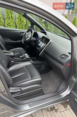 Хэтчбек Nissan Leaf 2013 в 