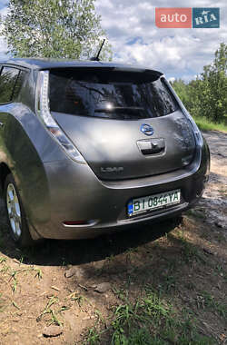 Хэтчбек Nissan Leaf 2015 в 