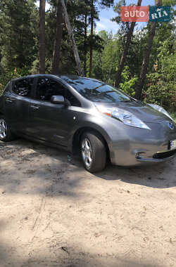 Хэтчбек Nissan Leaf 2015 в 