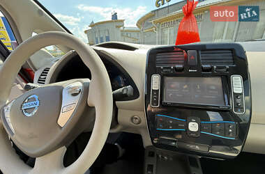 Хетчбек Nissan Leaf 2011 в 