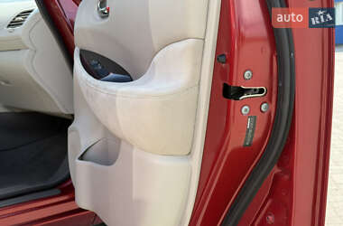 Хетчбек Nissan Leaf 2011 в 