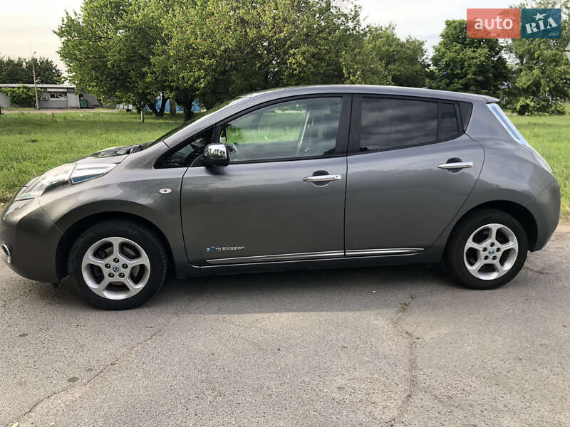 Хетчбек Nissan Leaf 2013 в Дніпрі