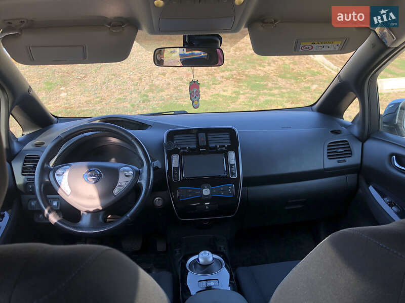 Хетчбек Nissan Leaf 2013 в Дніпрі
