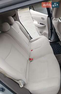 Хэтчбек Nissan Leaf 2012 в 