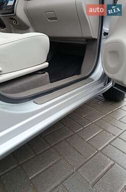 Хэтчбек Nissan Leaf 2012 в 