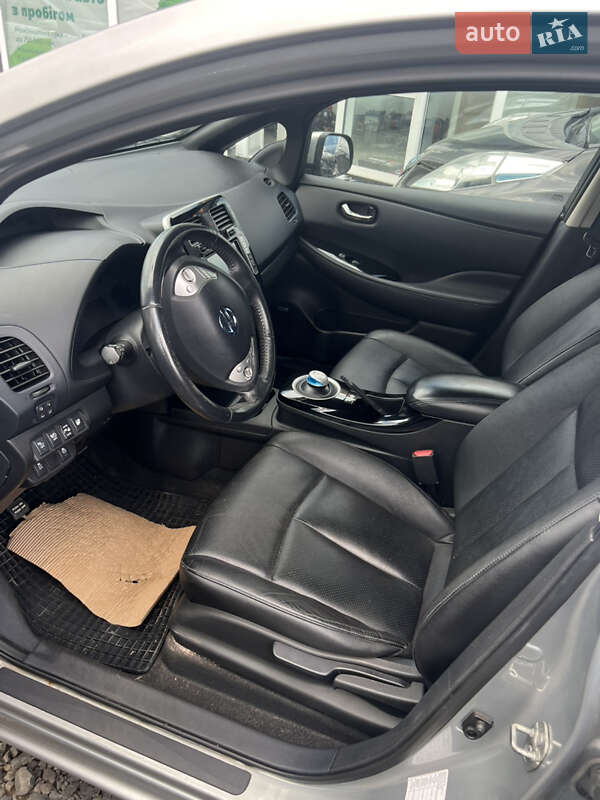 Хэтчбек Nissan Leaf 2013 в Каменец-Подольском