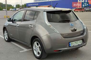 Хетчбек Nissan Leaf 2013 в 