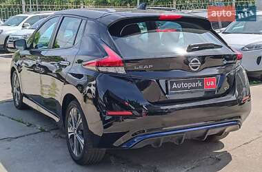 Хэтчбек Nissan Leaf 2019 в 