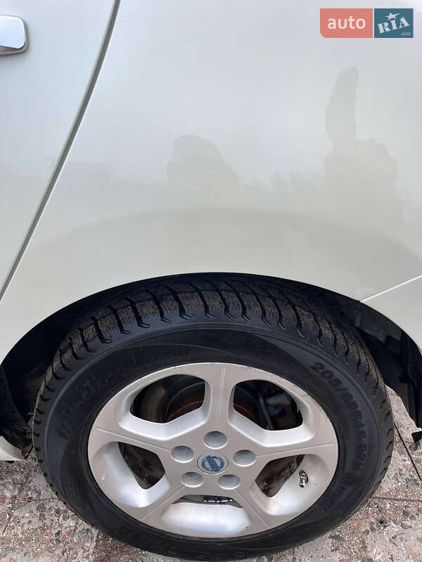 Хэтчбек Nissan Leaf 2012 в Белгороде-Днестровском