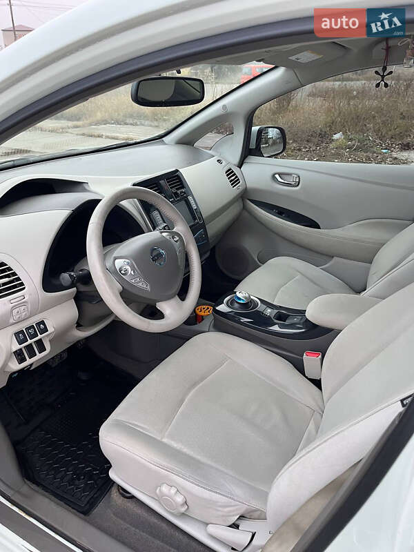 Хэтчбек Nissan Leaf 2012 в Белгороде-Днестровском