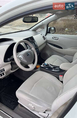 Хэтчбек Nissan Leaf 2012 в 