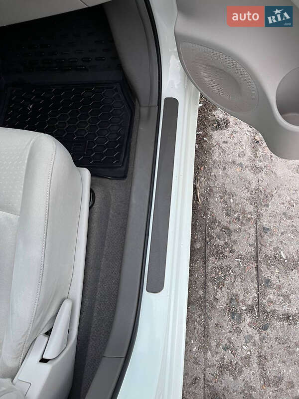 Хэтчбек Nissan Leaf 2012 в Белгороде-Днестровском