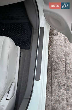 Хэтчбек Nissan Leaf 2012 в 