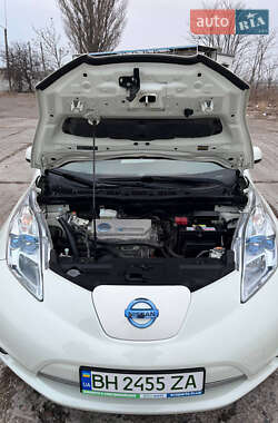 Хэтчбек Nissan Leaf 2012 в 