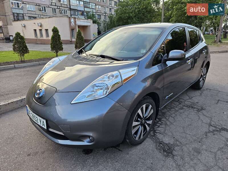 Хэтчбек Nissan Leaf 2016 в 