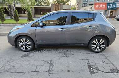 Хэтчбек Nissan Leaf 2016 в 