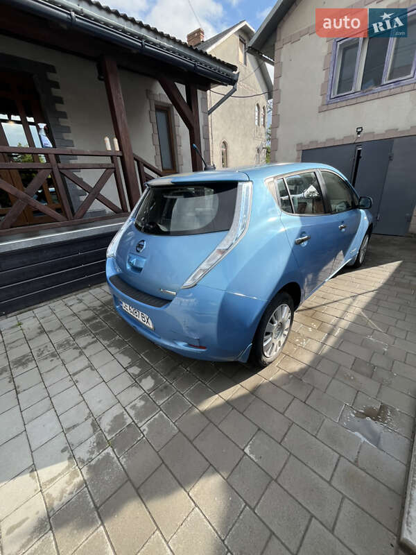 Хэтчбек Nissan Leaf 2012 в Черновцах