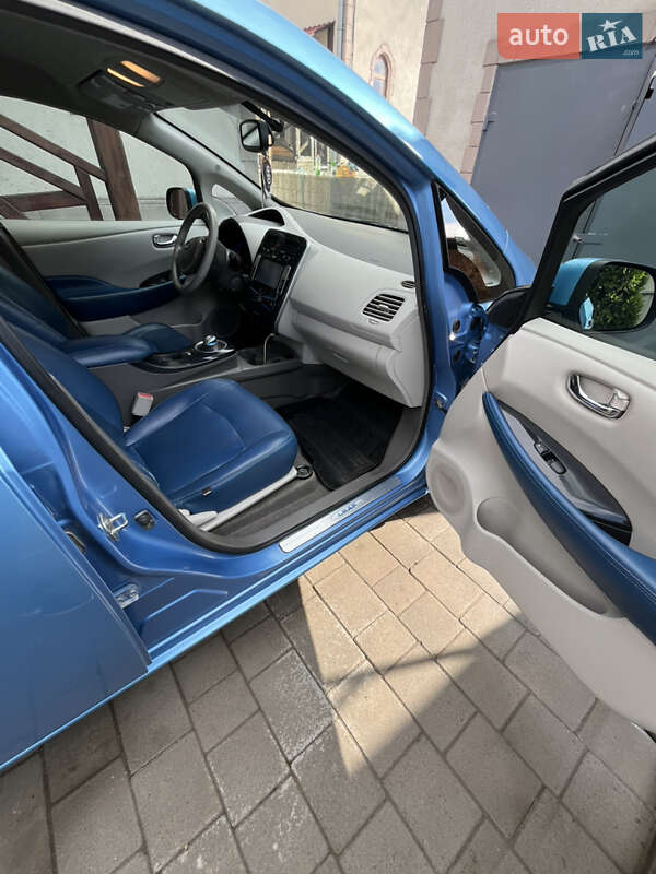 Хэтчбек Nissan Leaf 2012 в Черновцах