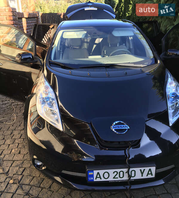 Хэтчбек Nissan Leaf 2012 в 